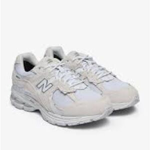 Use unisex New Balance 2002R sneakers women size 8.5 men size 7